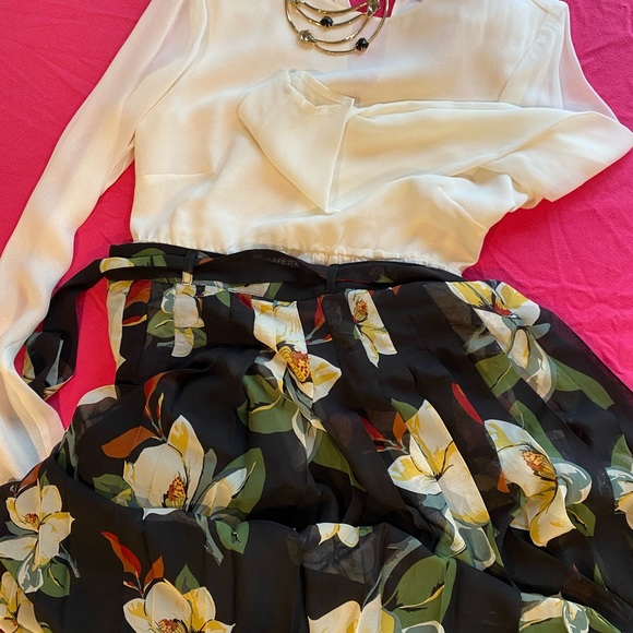 ModCloth flowery maxi skirt - Picture 2 of 5